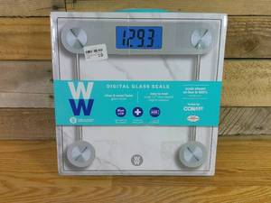 lot 24 image: Weight Watchers Glass Scale Clear - Conair