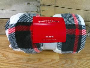 lot 75 image: Wondershop Super Soft Plaid Throw 50x60
