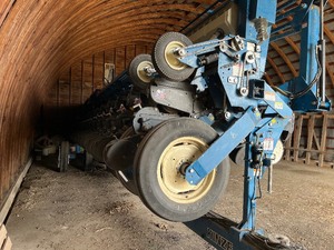 lot 1 image: 2005 Kinze 3650 Planter