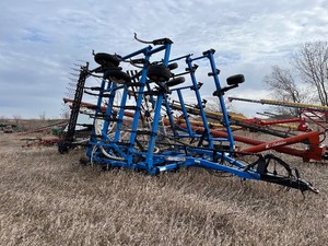 lot 3 image: DMI Tigermate Field Cultivator