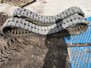 lot 9 image: Skid Steer Tracks