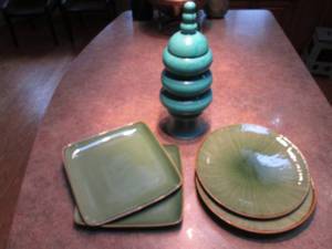 lot 9 image: Green tone stoneware Plate set with a teal lidded decorative jar