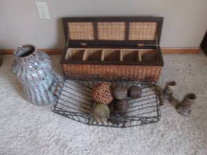 lot 13 image: Metal, Wicker and Pottery decor grouping