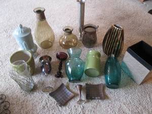 lot 15 image: Neutral and warm toned vase collection
