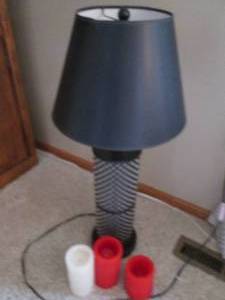 lot 17 image: Honeycomb style pillar lamp with flameless candles