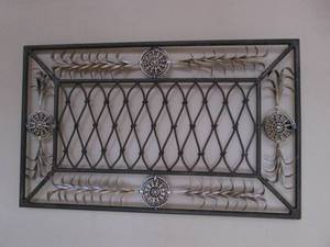 lot 20 image: Rustic Feathery medallion Metal wall decor approximately 2016