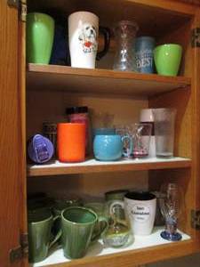 lot 26 image: Variety of cups and mugs in cupboard