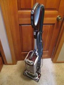 lot 33 image: Shark Rotator Vacuum cleaner