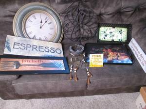 lot 47 image: Collection of Wall plaques, serving trays, metal decor and wood framed wall clock