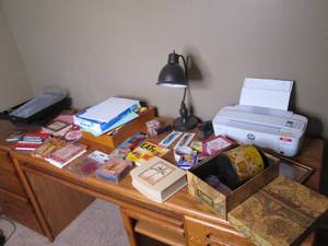 lot 50 image: Lot of office supplies and decor including an HP Deskjet 3755 printer