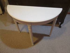 lot 67 image: Off-White Crescent shaped 3-legged table with a stone-like texture approximately 361428