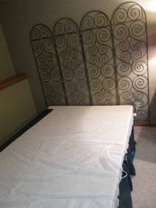 lot 75 image: Decorative Scrolling Metal 4-panel Room divider
