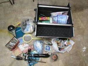 lot 81 image: Beautician style lockable rolling travel case with telescopic handke
