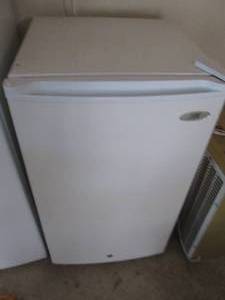 lot 131 image: SPT mini freezer...