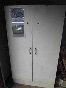 lot 142 image: Metal storage cabinet...