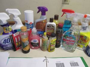 lot 221 image: Lot of cleaning and kitchen supplies