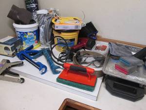 lot 231 image: Lot of tools and hardware items...