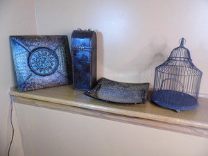 lot 152 image: Collection of glass, metal and wood decor