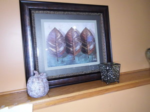 lot 173 image: Gorgeous Leaf print in a decorative carved detail frame and home decor