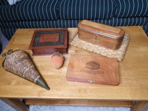 lot 179 image: Wood jewelry and cigar box style Grouping with Wicker Rattan wall sconce and serving tray