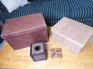 lot 185 image: Wicker Rattan lidded storage box with other Wicker decor and coasters