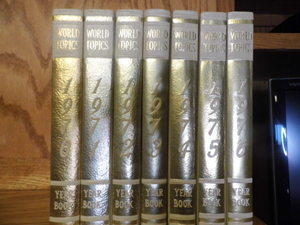 lot 188 image: World Topics Hardcover yearbooks dating from 1970 to 1976