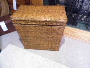 lot 190 image: Multi-tone Wicker Rattan lidded laundry organizer filled with table coverings, accent pillows and bed linens