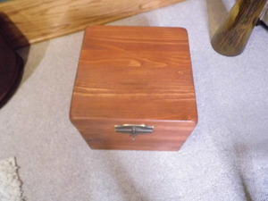 lot 194 image: Wooden storage keepsake box containg an assortment of music CDS