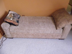 lot 202 image: Backless Upholstered sitting bench with decorative accent pillows
