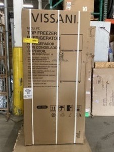 Vissani 18 cu. ft. Top Freezer Refrigerator DOE in White Open box See Pictures