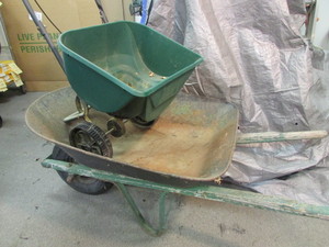 WheelbarrowSpreader