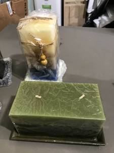 lot 32 image: 4 Candles with Tray - New in Box