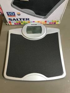 lot 44 image: Electronic Scale - New in box