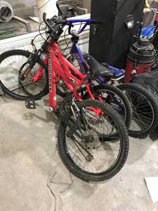 lot 86 image: 3 childrens bikes - Haro, Mongoose, Schwinn