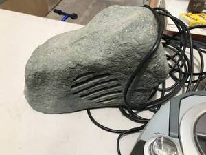 lot 95 image: 2 Radios & Fake Rock Speaker