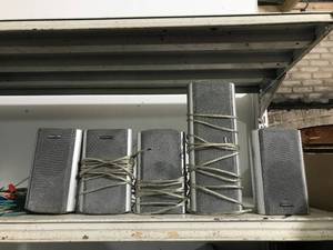 lot 101 image: Magnavox Surround Sound set w Sub Woofers