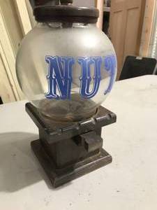 lot 122 image: Carousel Industry Incorop - Antique Bar Nut Dispenser