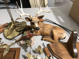 lot 124 image: Home Wall Decor