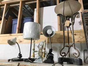 lot 132 image: Lot of 5 lamps