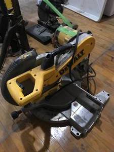 lot 200 image: Dewalt Saw