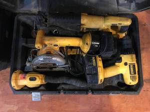 lot 232 image: Dewalt 5 pcs Toolset