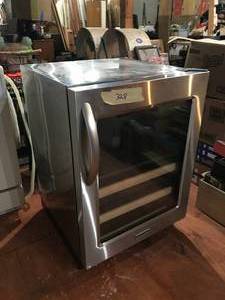 lot 328 image: Wine Fridge - 24 x 24 x 34 - works