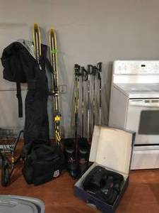 lot 330 image: 2 Pairs of Snow Skis, boots and bag.