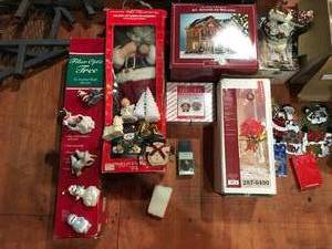 lot 357 image: Christmas Decorations
