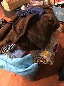 lot 358 image: Large lot of blankets and towels