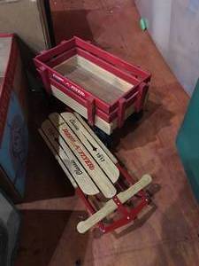 lot 359 image: Lot of Miscellaneous Home Decorations and Toys