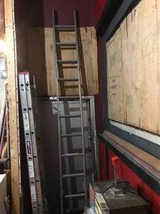lot 363 image: Extension Ladder
