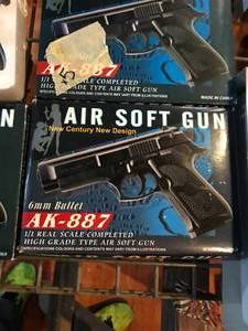 lot 379 image: 5 Airsoft Guns
