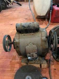 lot 419 image: Hitch & 2 table sandersgrinders.