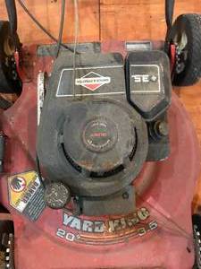 lot 421 image: Yard King 12 horse 20inch push mower.